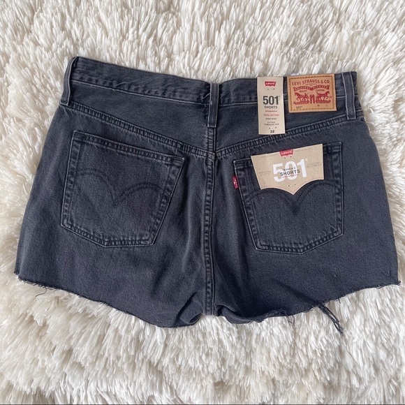 NEW Levi’s Red Tab 501 shorts High Rise Black Distressed Size 32 NWT - Picture 3 of 4